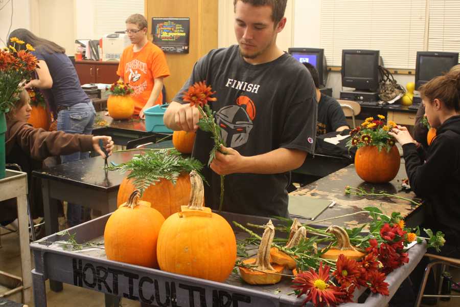Horticulture class gets in the holiday spirit