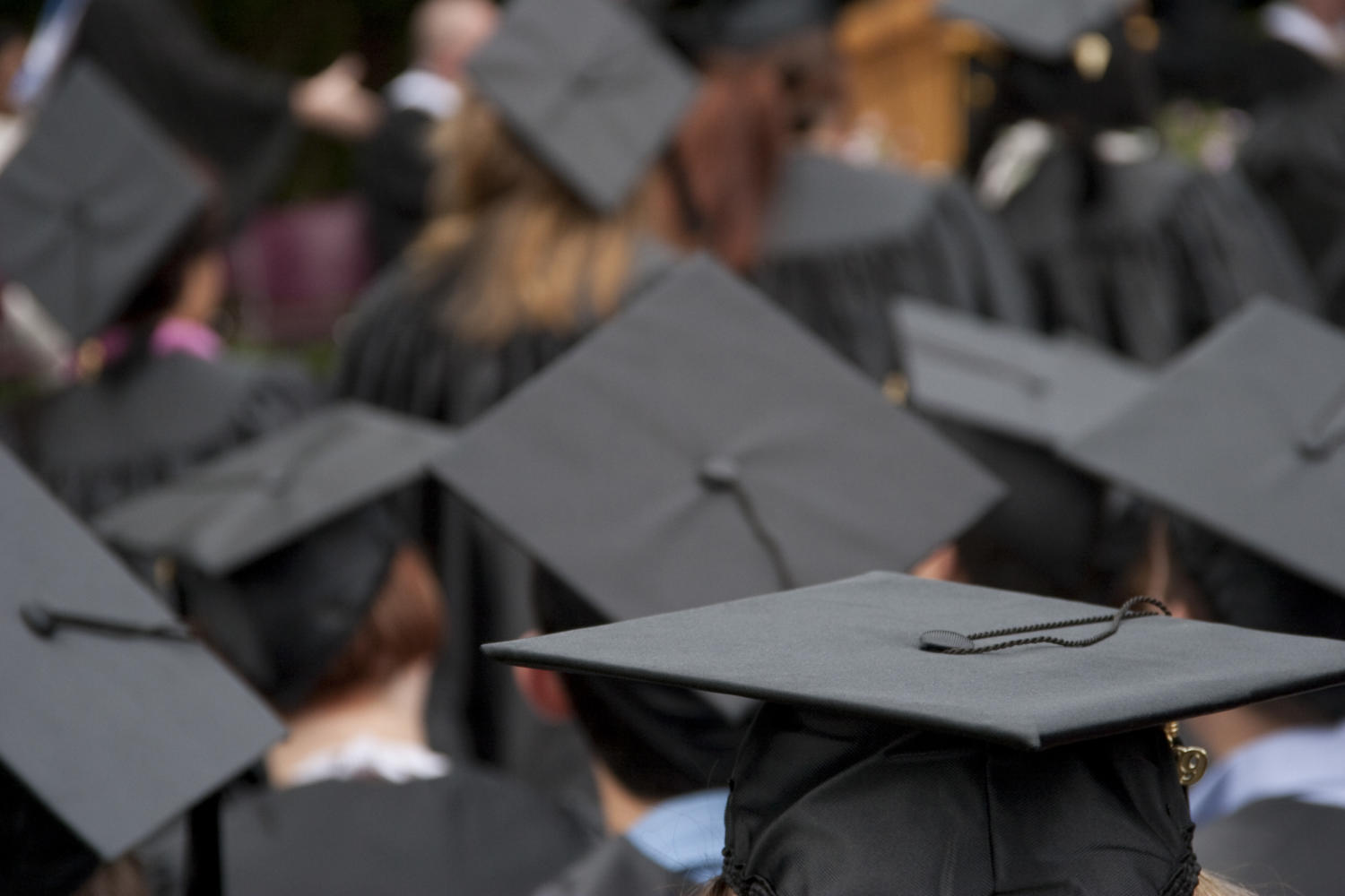 Seniors return to Middletown High for graduation practice