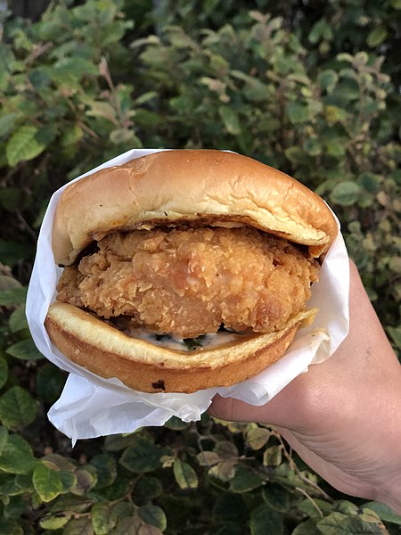 Review: Popeyes chicken sandwich