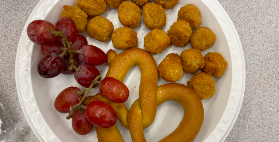 Middletown high school cafeteria provides free lunches this year